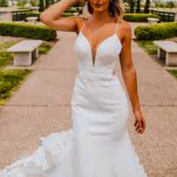 ESSENCE OF AUSTRAILIA WEDDING DRESS - Picture 1 of 6